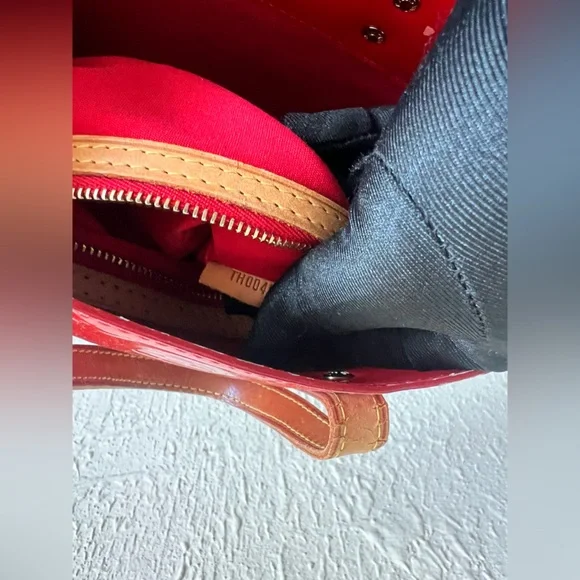 Louis Vuitton Vernis Reade PM Top Handle Bag - Picture 7 of 13